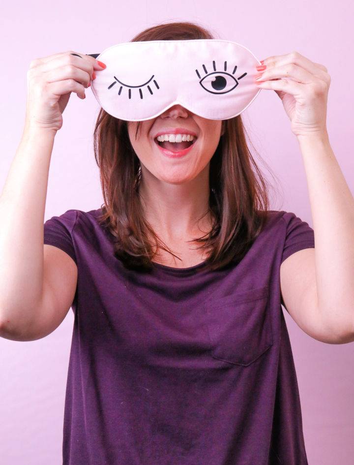 Best DIY Silk Eyelash Sleep Mask