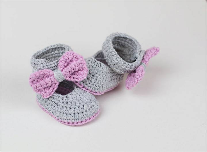 Crochet Lavender Bow Tie Booties For Baby Girl