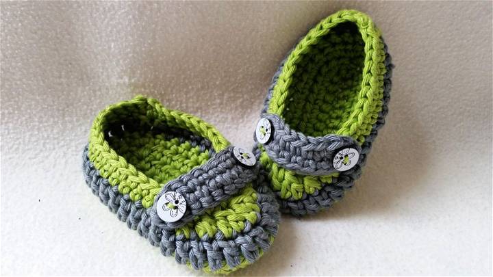 Crocheted Baby Moccasins - Free Pattern