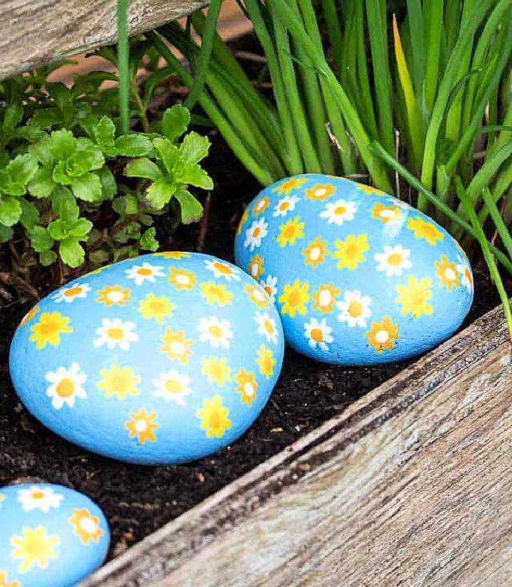Quickly DIY Daisy Painted Rock
