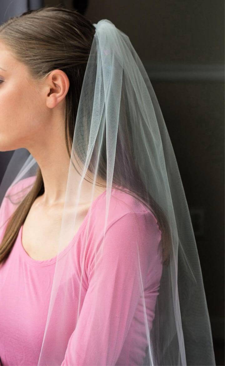 Easy DIY Bridal Veil With Comb