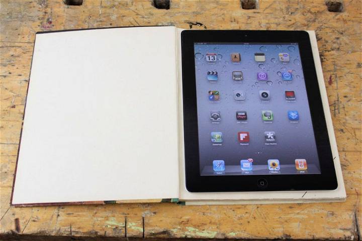 DIY IPad From an Old Book and Sugru