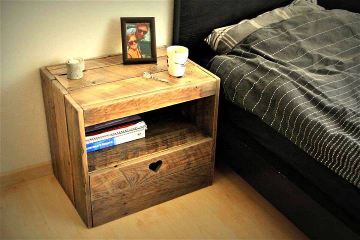 How to Make a Pallet Wood Side Table