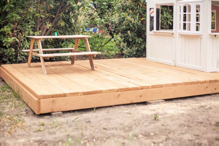 How to Make a Wooden Floating Deck
