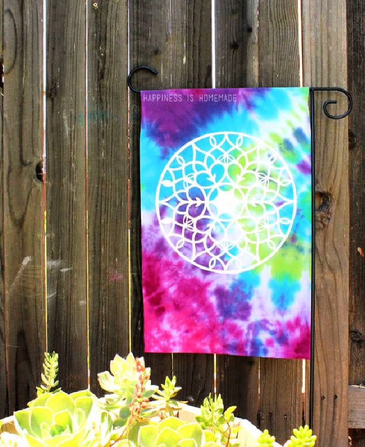 How to Tie Dye an Upcycled T shirt Garden Flag