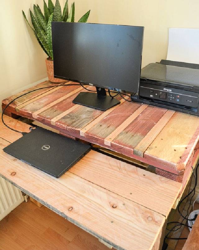 Making a Desk Out of Pallet